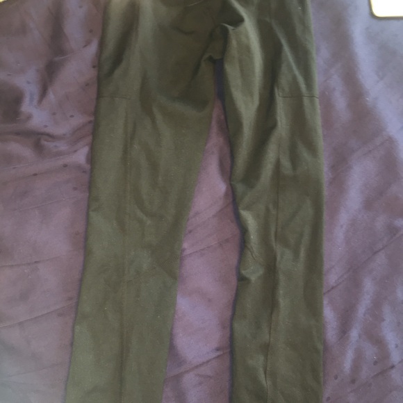 fabletics leggings with zipper on bottom - Picture 3 of 5